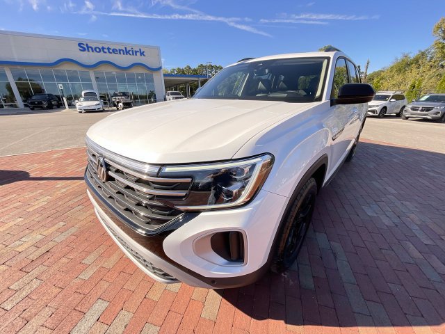 Used 2024 Volkswagen Atlas Peak Edition SEL AWD/4WD image 24