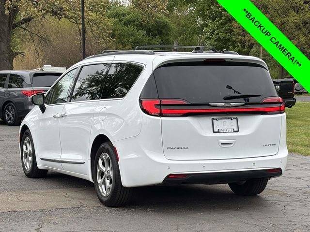 Used 2023 Chrysler Pacifica Limited FWD image 2