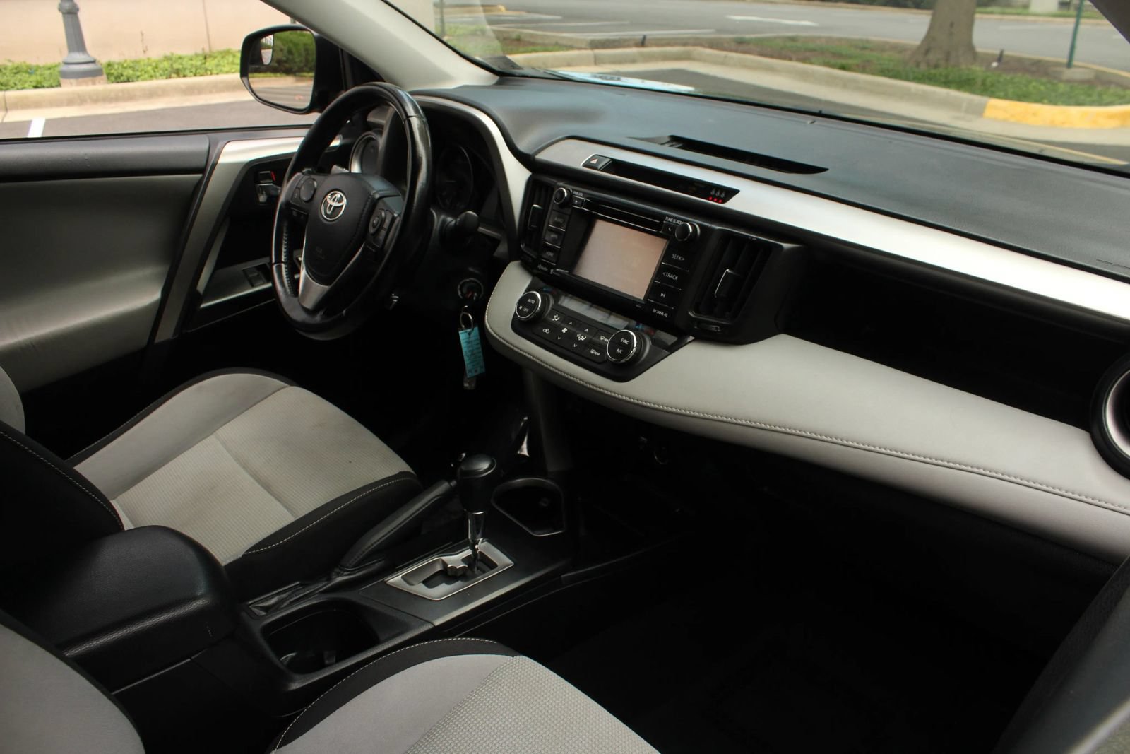 Used 2017 Toyota RAV4 XLE w/ All Weather Liner Package AWD/4WD image 25