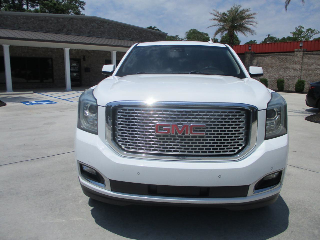 Used 2017 GMC Yukon Denali w/ Open Road Package RWD image 6