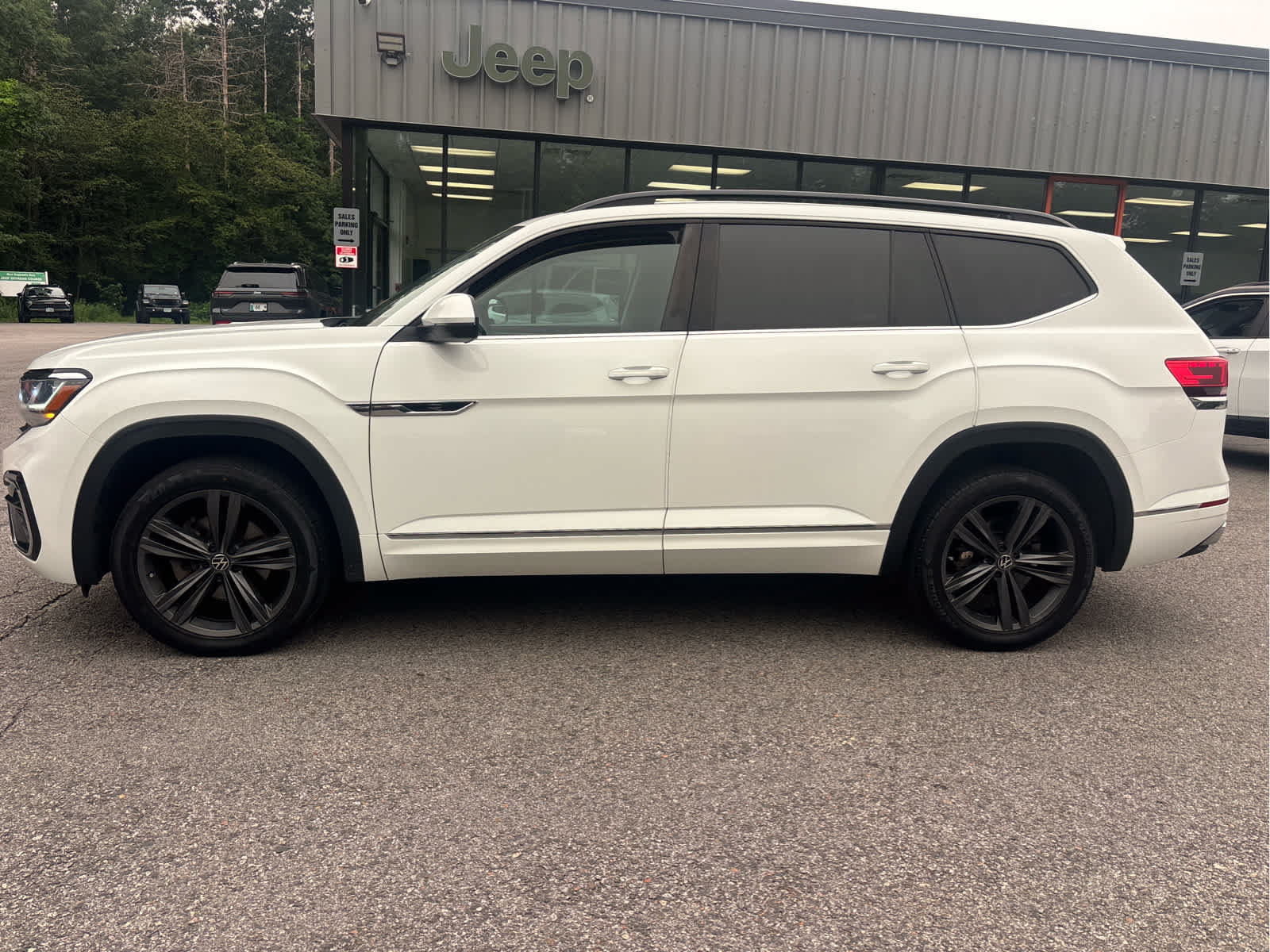 Used 2021 Volkswagen Atlas SE w/ Towing Package AWD/4WD image 3