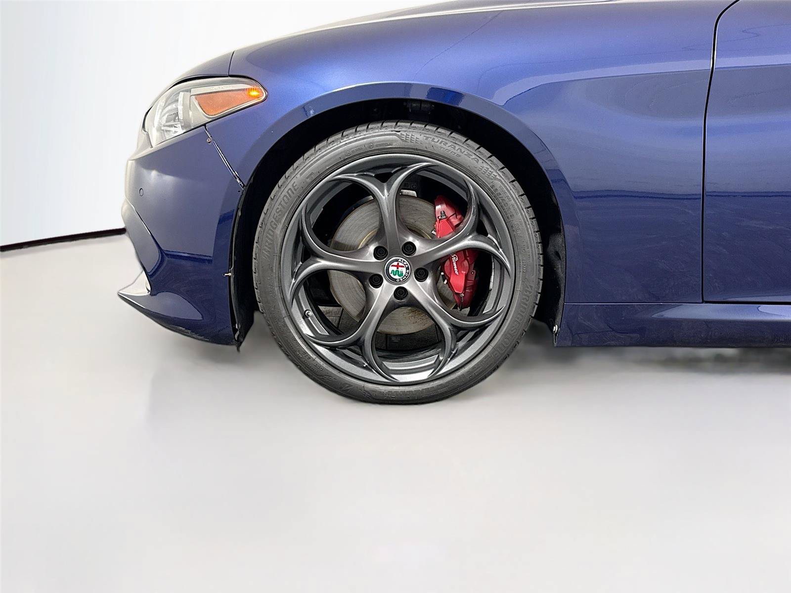 Used 2017 Alfa Romeo Giulia Ti w/ TI 19" Sport Package AWD/4WD image 14