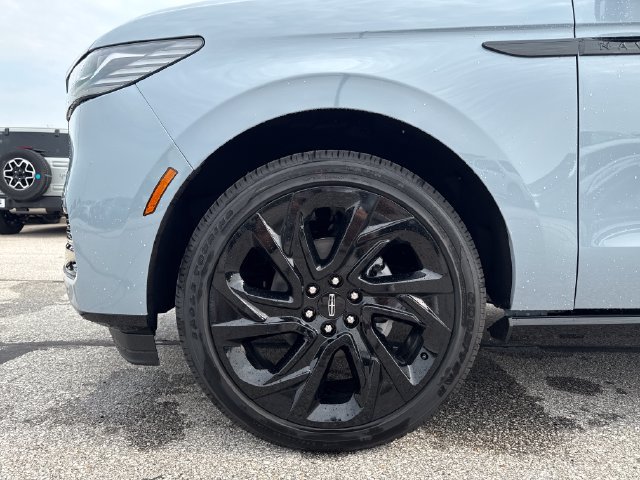 New 2027 Lincoln Navigator Reserve w/ Jet Appearance Package AWD/4WD image 13