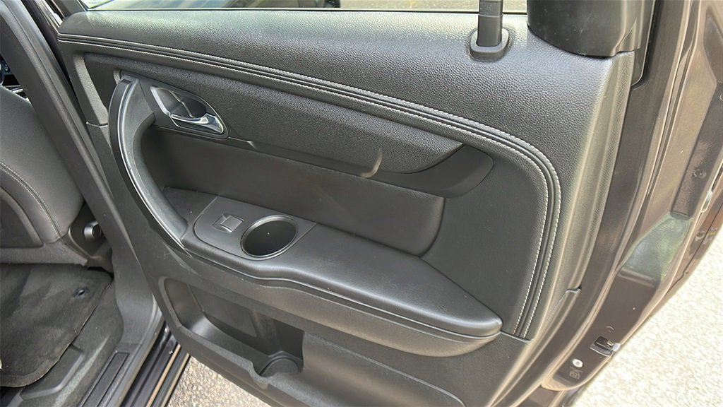 Used 2016 Chevrolet Traverse LT w/ Style and Technology Package image 18