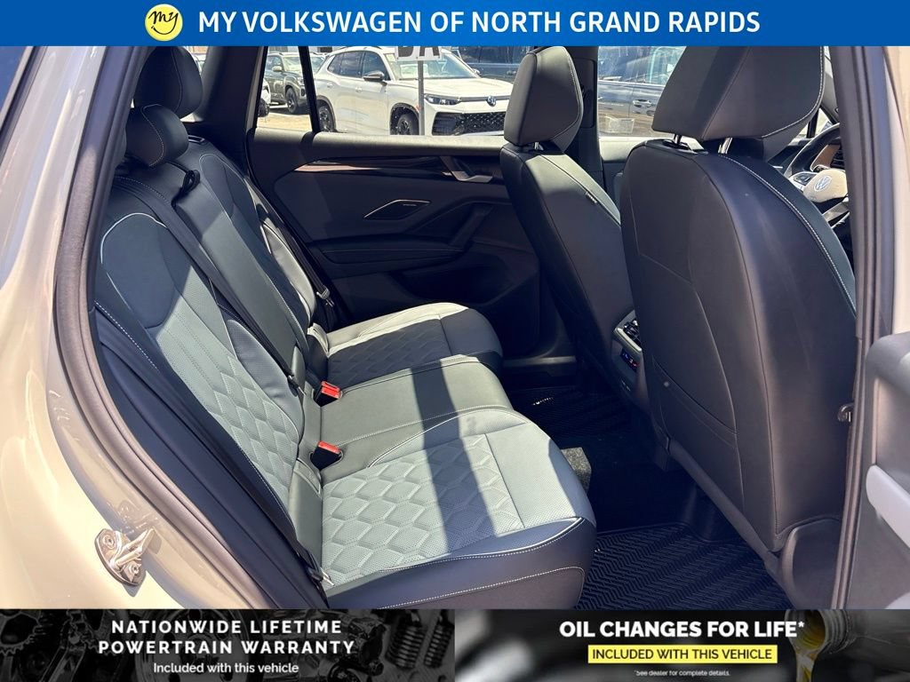 New 2026 Volkswagen Tiguan SEL R-Line AWD/4WD image 11