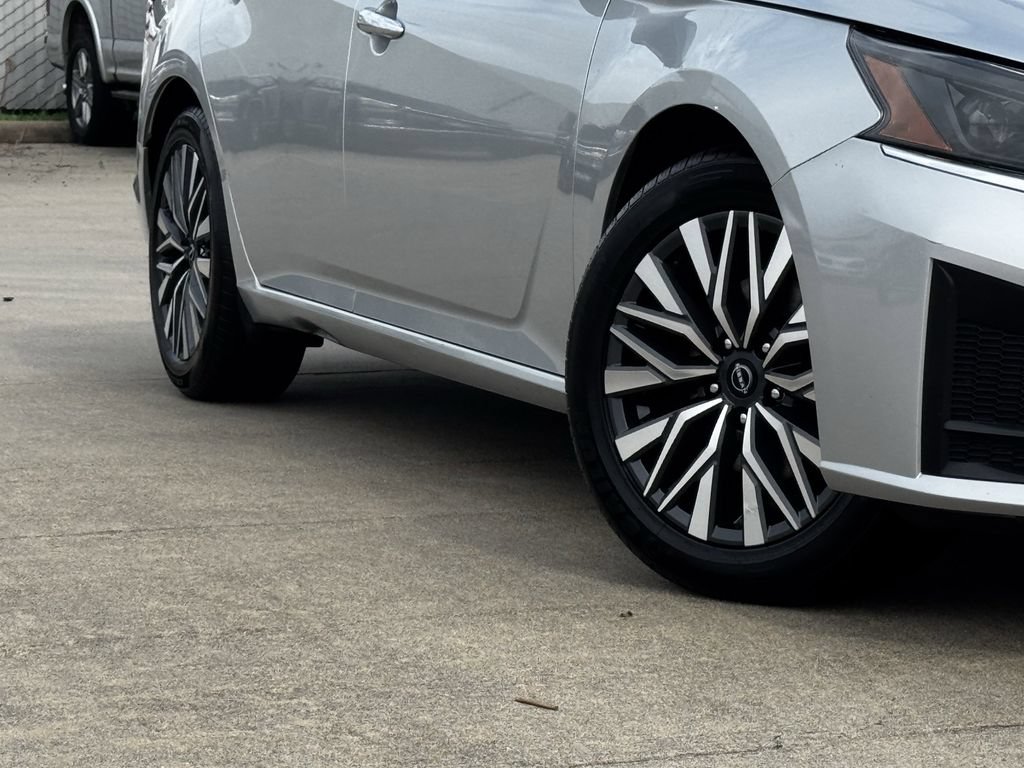 Used 2024 Nissan Altima 2.5 SV FWD image 11