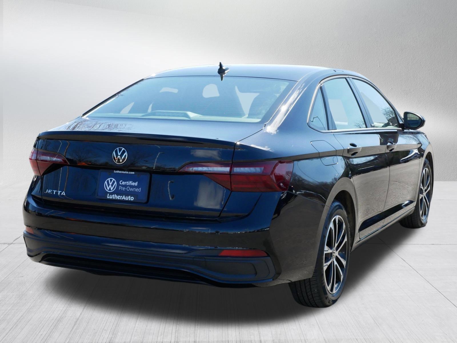 Certified 2024 Volkswagen Jetta Sport FWD image 6