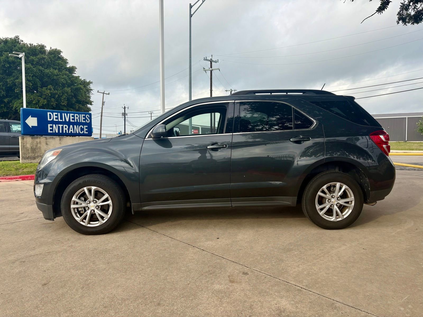 Used 2017 Chevrolet Equinox LT w/ Convenience Package FWD image 6