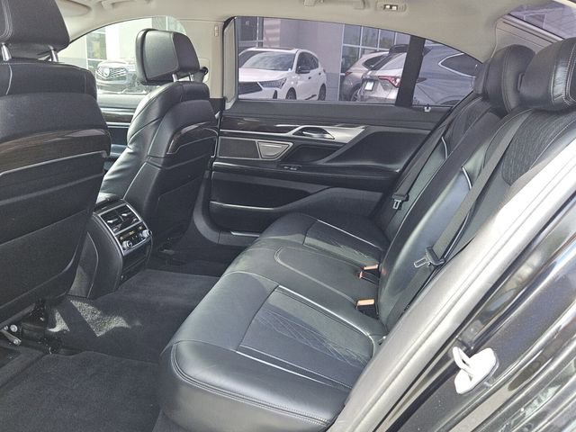 Used 2022 BMW 740i w/ Premium Package RWD image 4