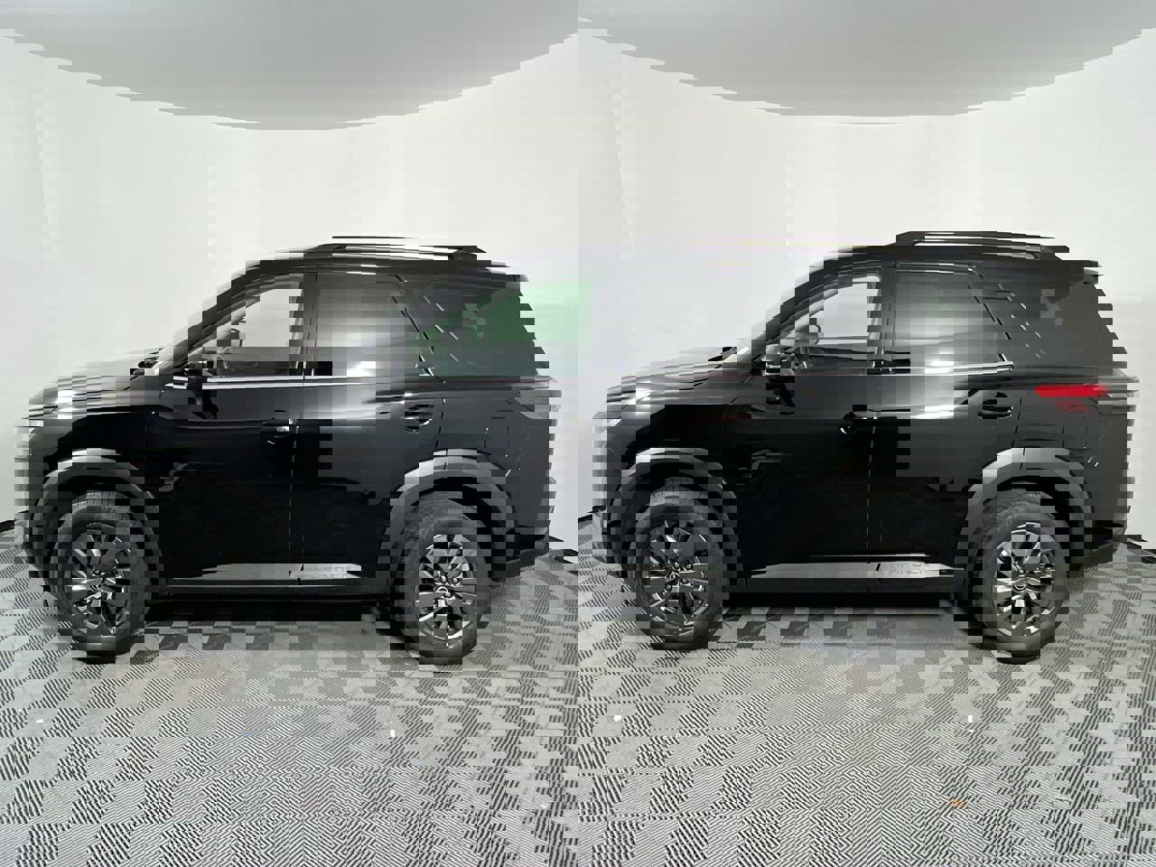 Used 2024 Nissan Pathfinder SV image 6