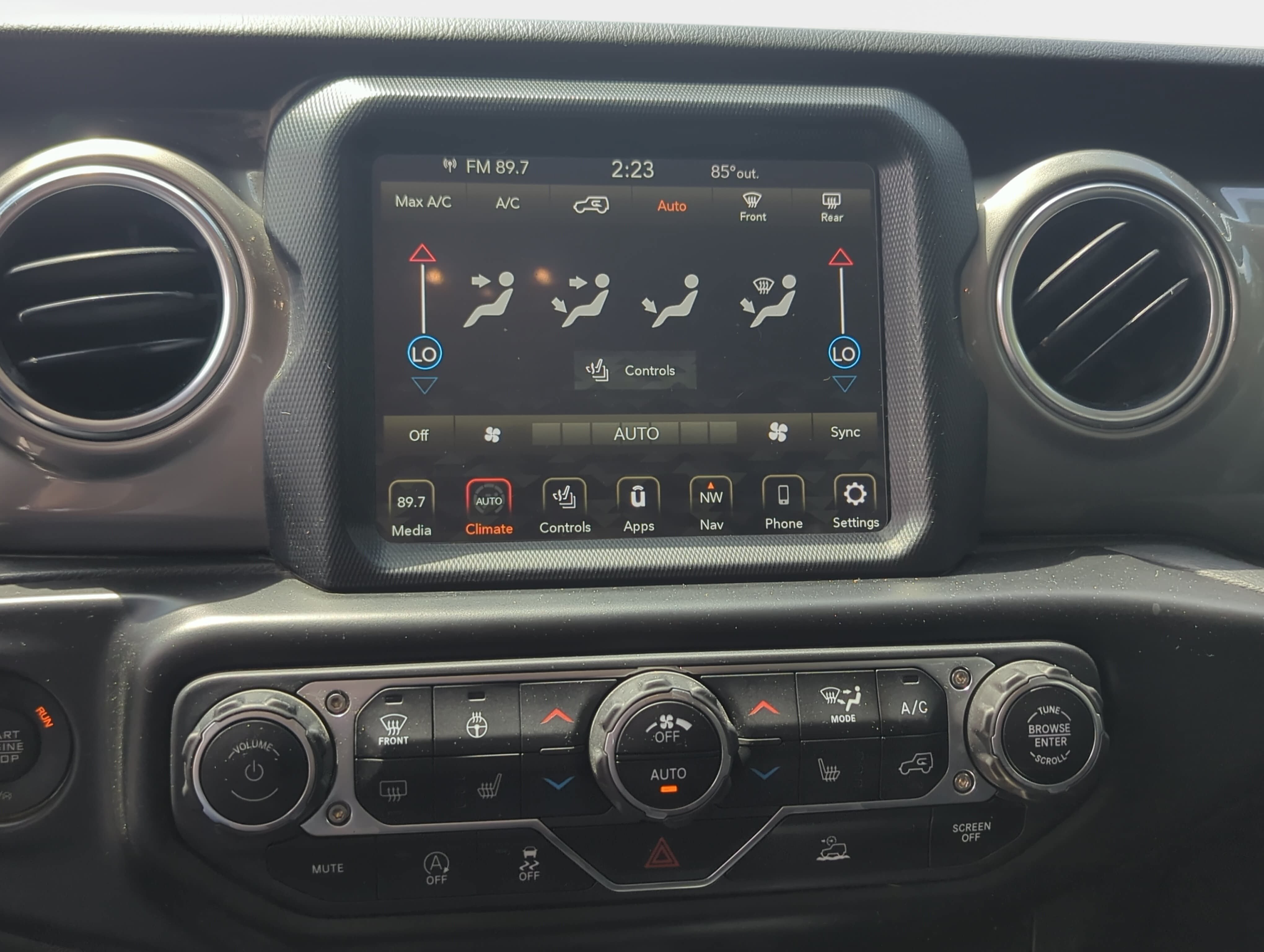 Used 2021 Jeep Wrangler Unlimited Sahara AWD/4WD image 22