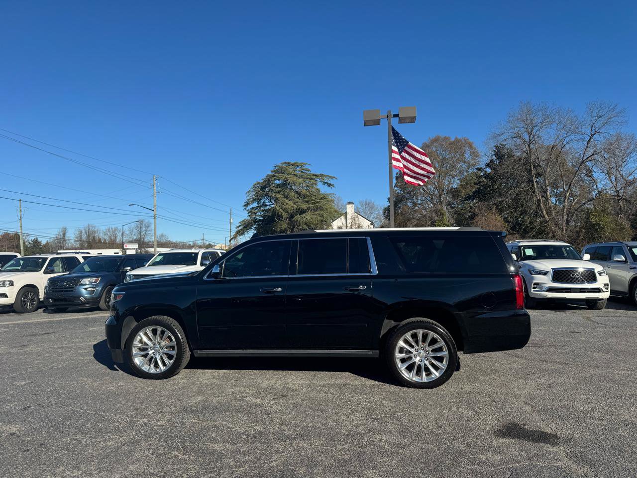 Used 2019 Chevrolet Suburban Premier w/ Premier Plus Edition image 2