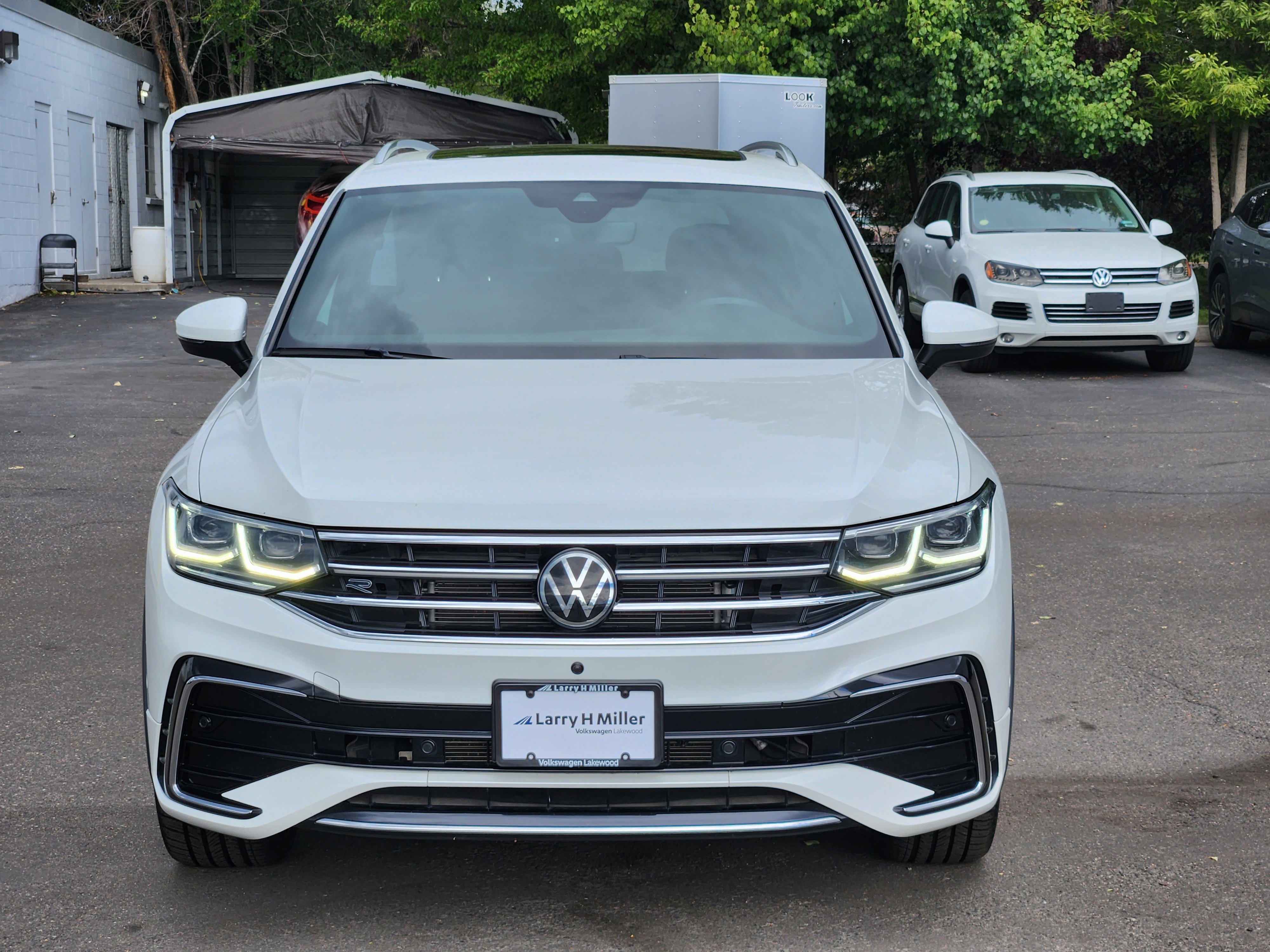 Certified 2022 Volkswagen Tiguan SEL R-Line image 9