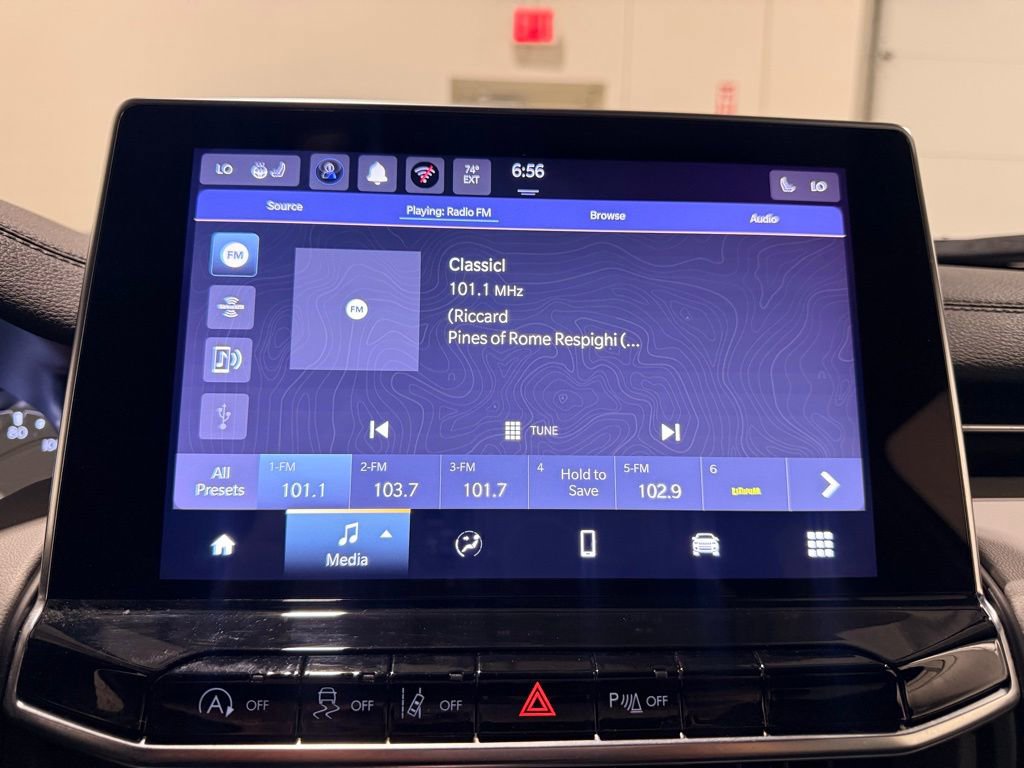 Used 2025 Jeep Compass Limited AWD/4WD image 22