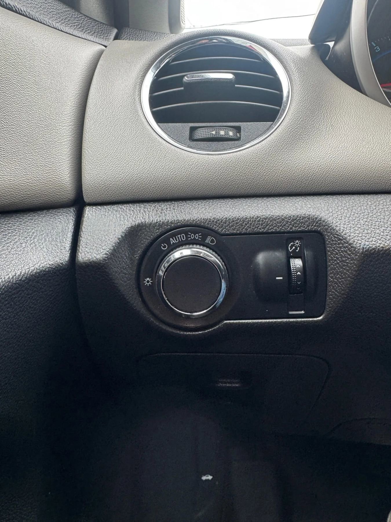 Used 2013 Chevrolet Cruze LS image 13