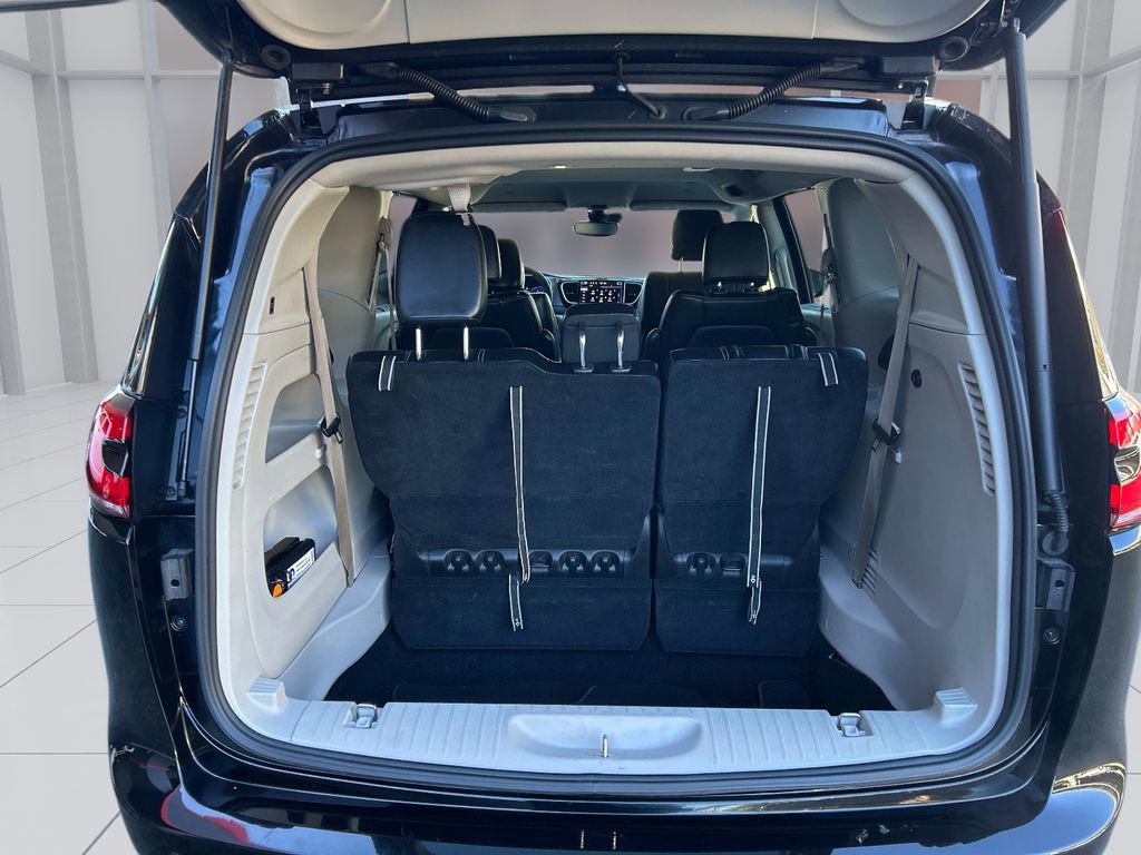 Used 2024 Chrysler Pacifica Touring-L image 13