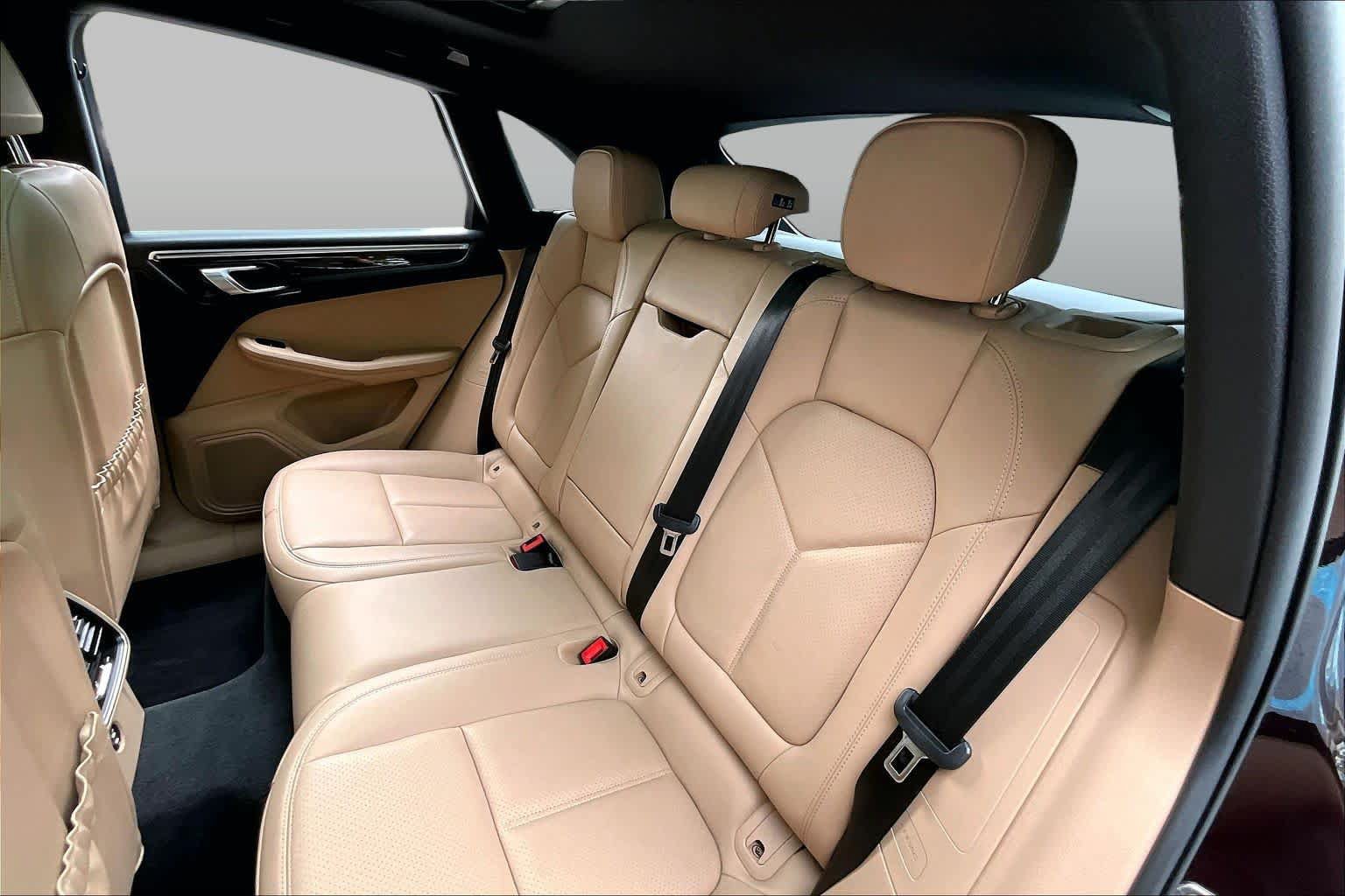 Used 2023 Porsche Macan AWD/4WD image 19