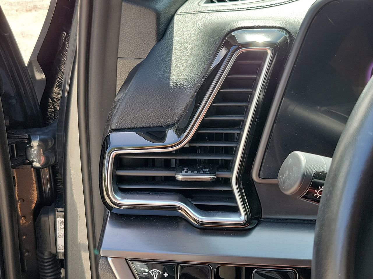 Used 2024 Kia Sportage EX image 31