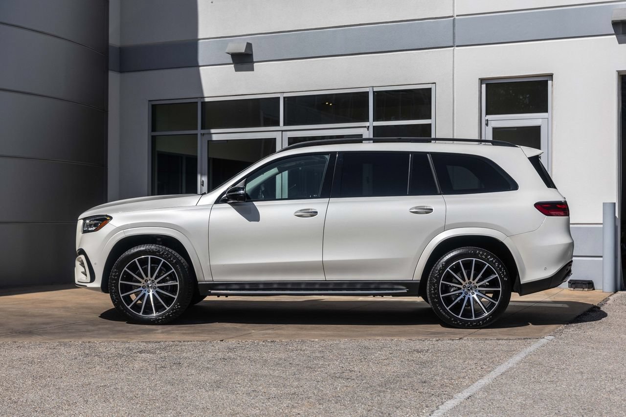 Used 2024 Mercedes-Benz GLS 580 4MATIC image 14