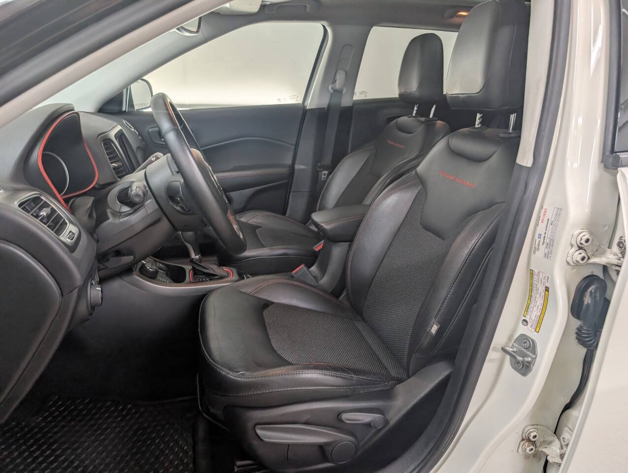 Used 2018 Jeep Compass Trailhawk w/ Navigation Group AWD/4WD image 7