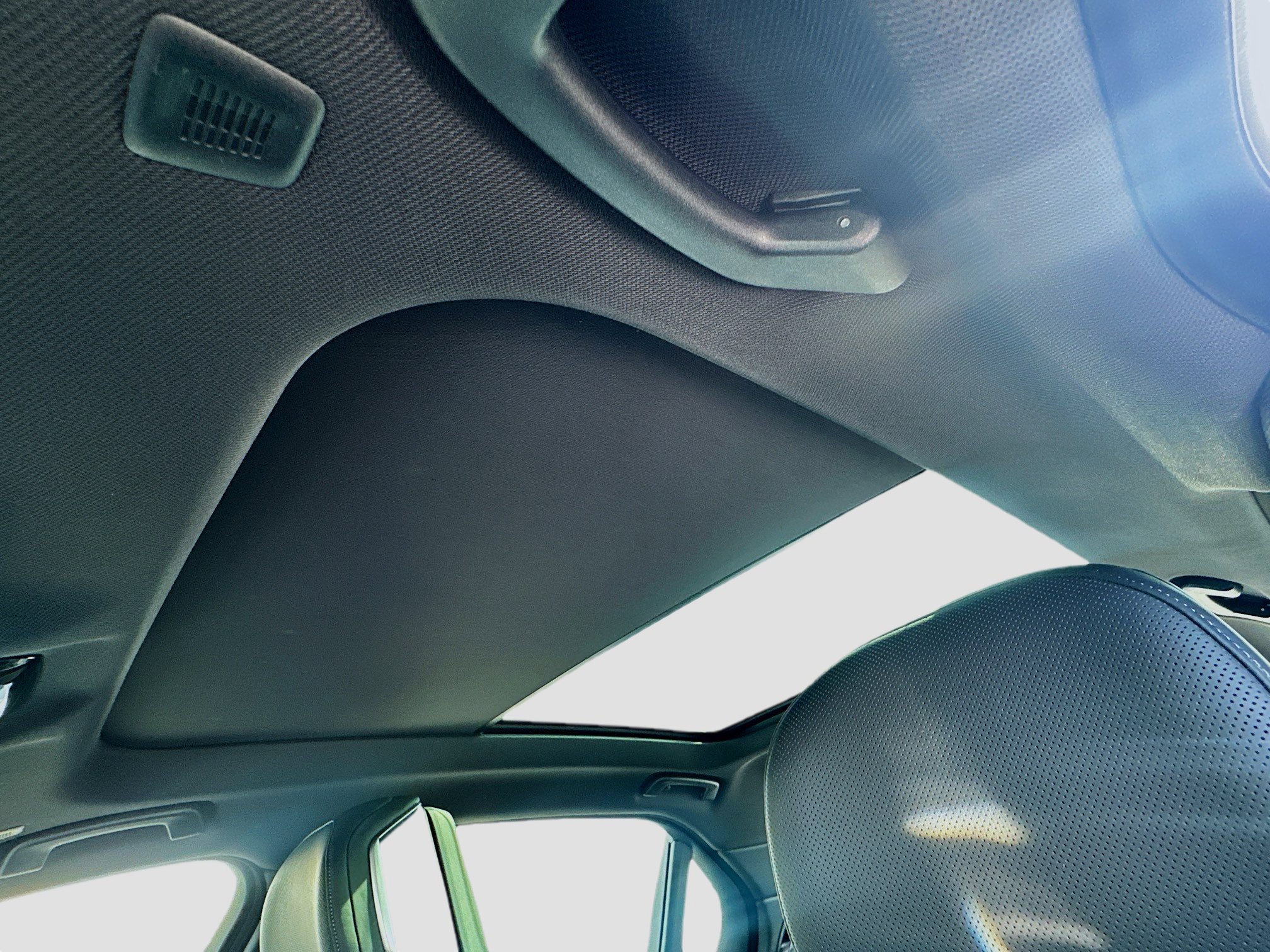 New 2026 BMW 750e xDrive w/ Premium Package image 15