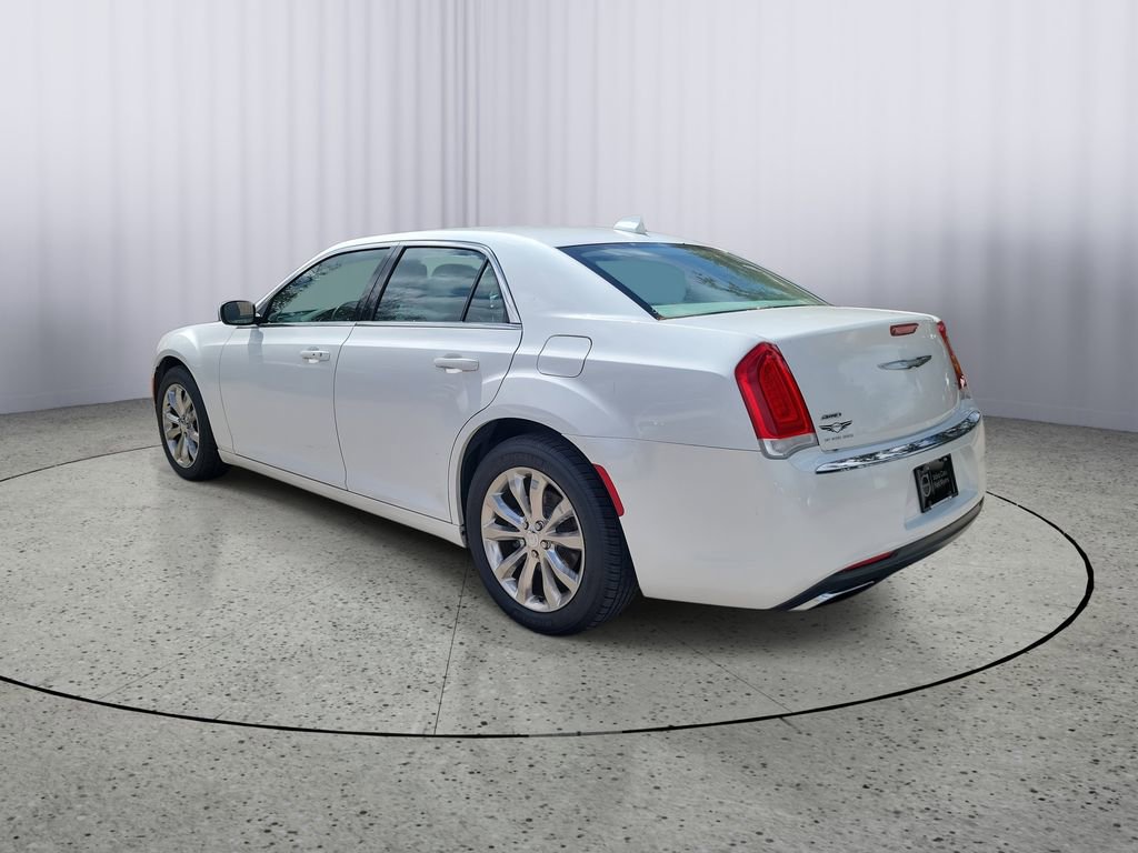 Used 2016 Chrysler 300 Limited w/ Driver Convenience Group image 6