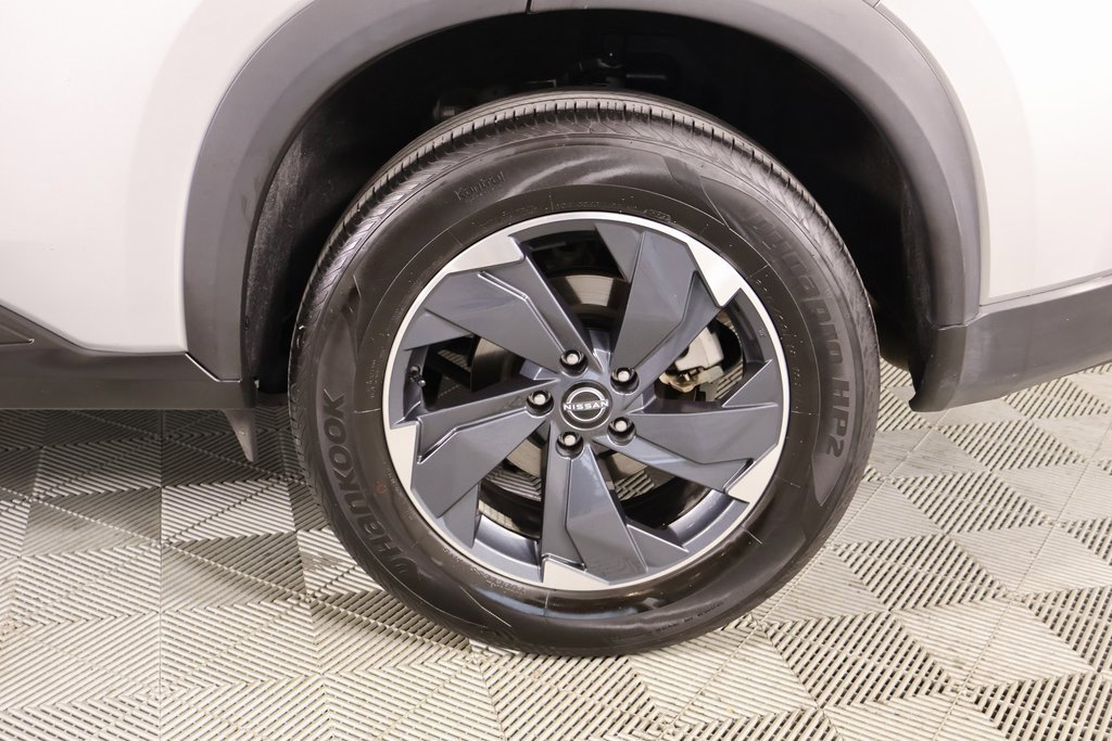 Used 2024 Nissan Rogue SV image 17