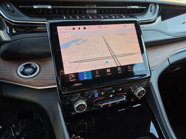 Certified 2022 Jeep Grand Cherokee Summit w/ Luxury Tech Group V image 26