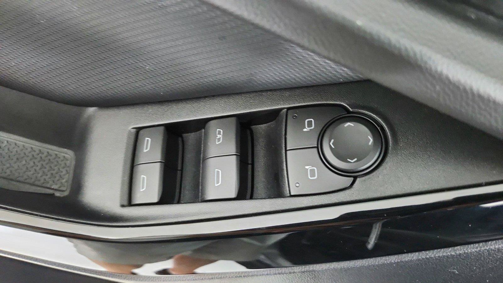 Used 2026 Chevrolet Equinox LT w/ Convenience Package II AWD/4WD image 17