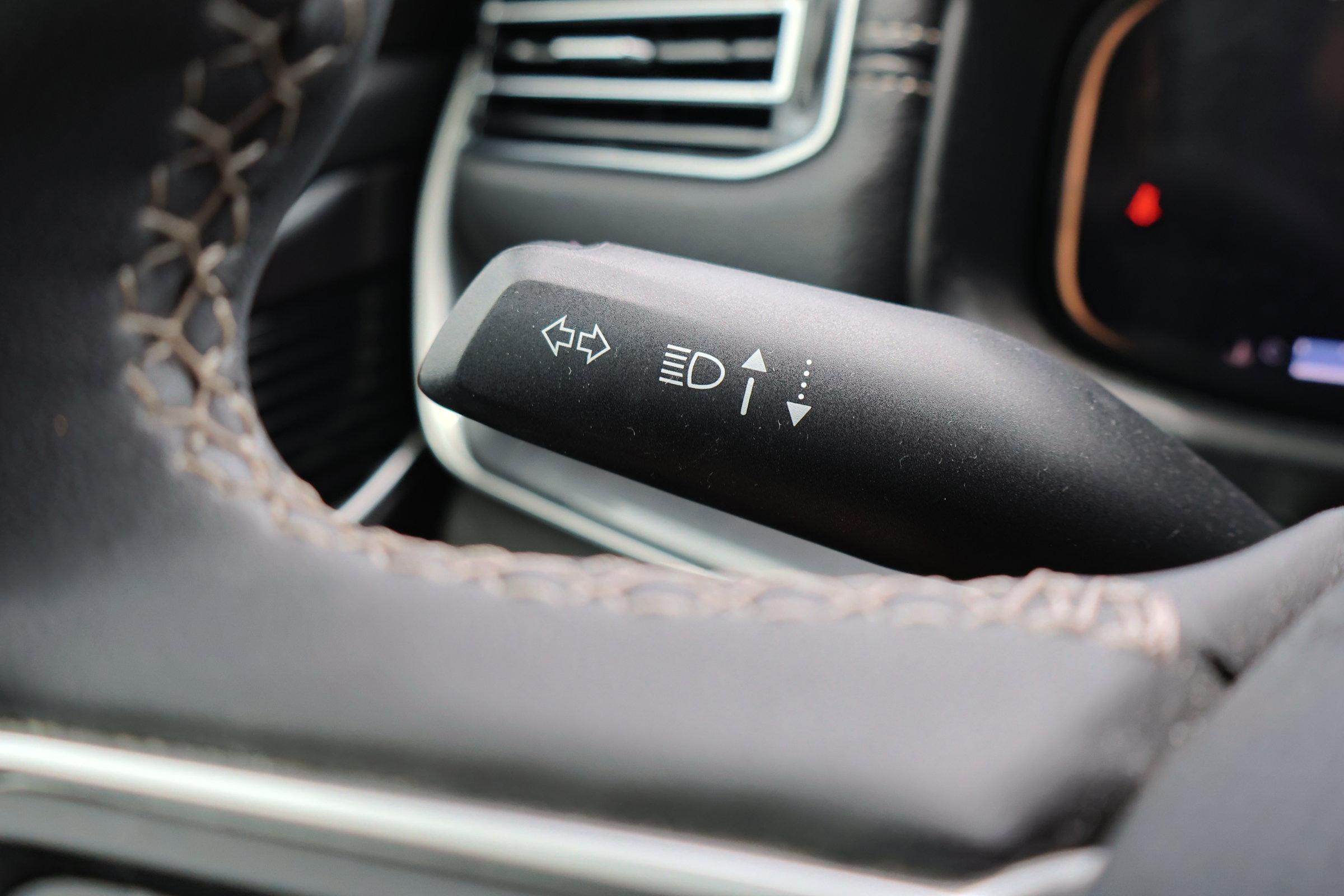 Used 2023 Jeep Wagoneer 4WD image 18