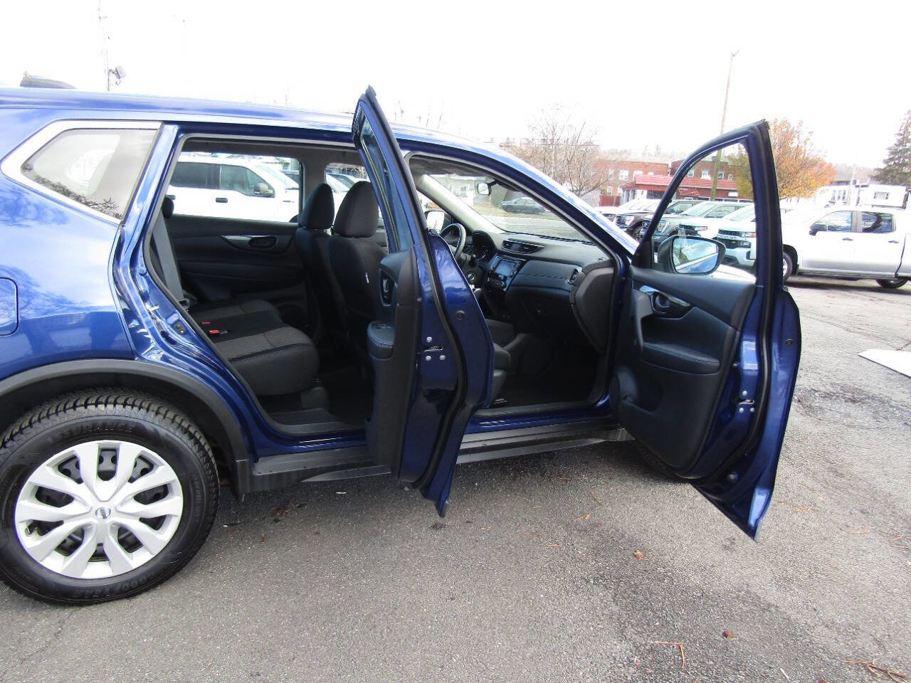 Used 2020 Nissan Rogue S image 25
