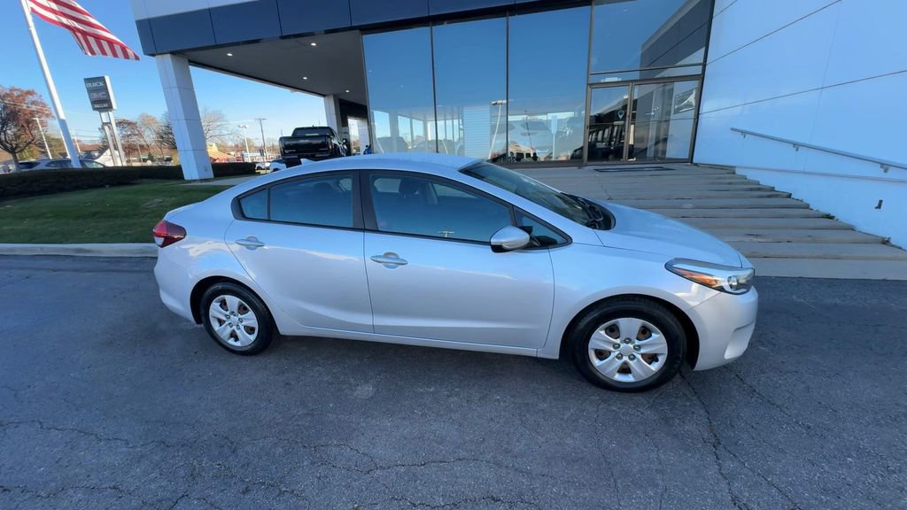 Used 2017 Kia Forte LX image 9