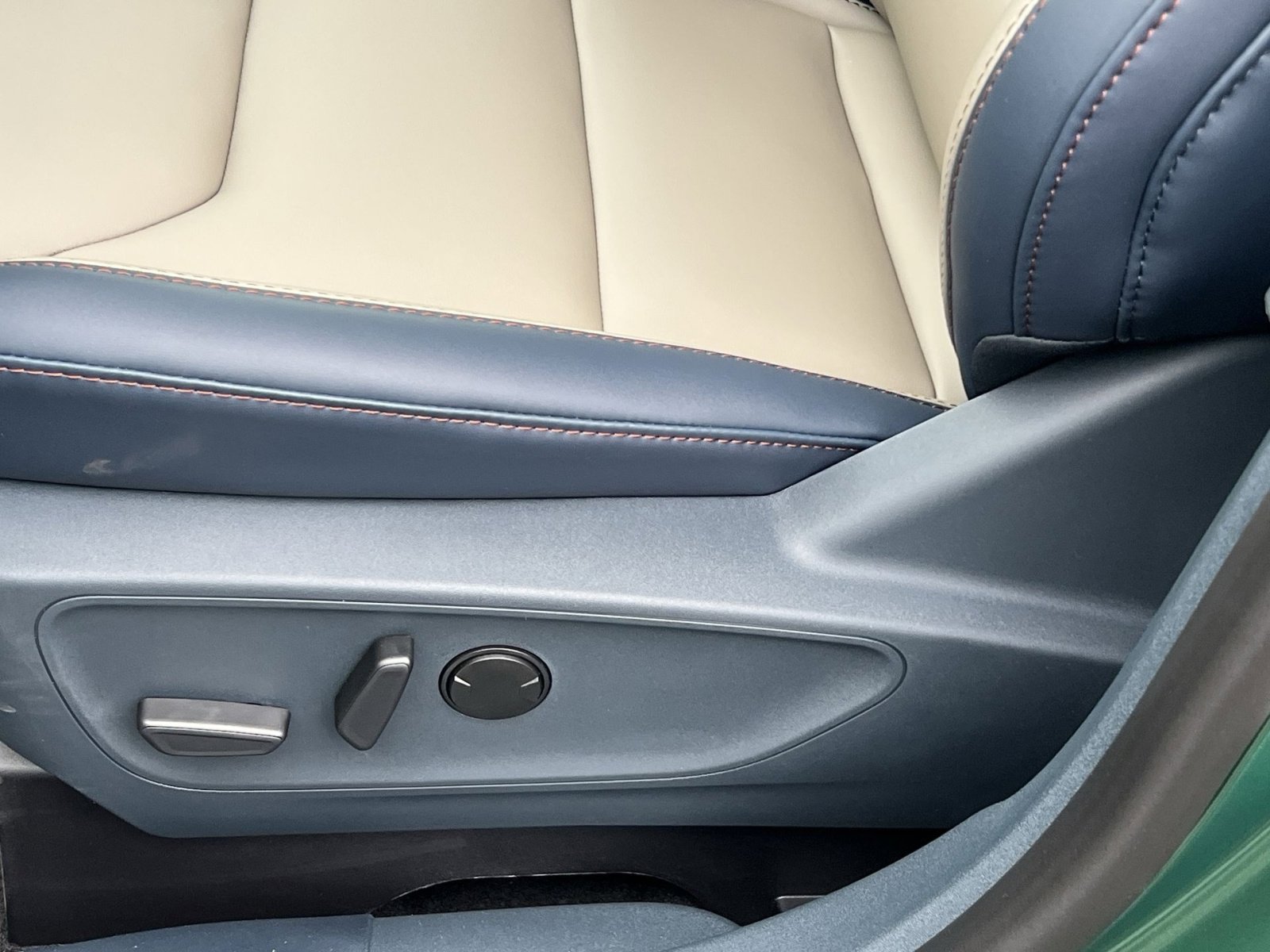 New 2025 Ford Maverick Lariat w/ 4K Tow Package image 14