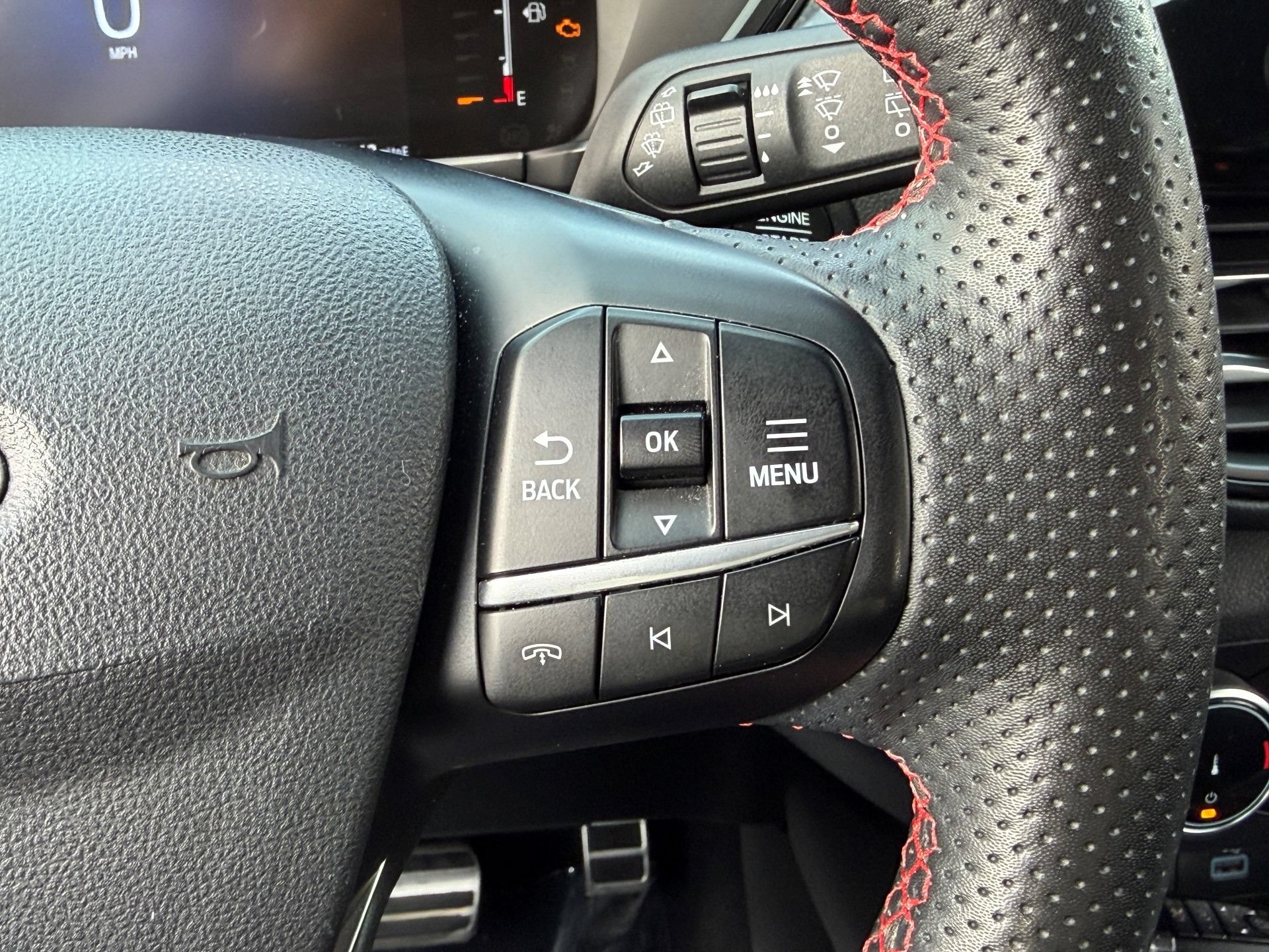 Used 2023 Ford Escape ST-Line Select AWD/4WD image 29