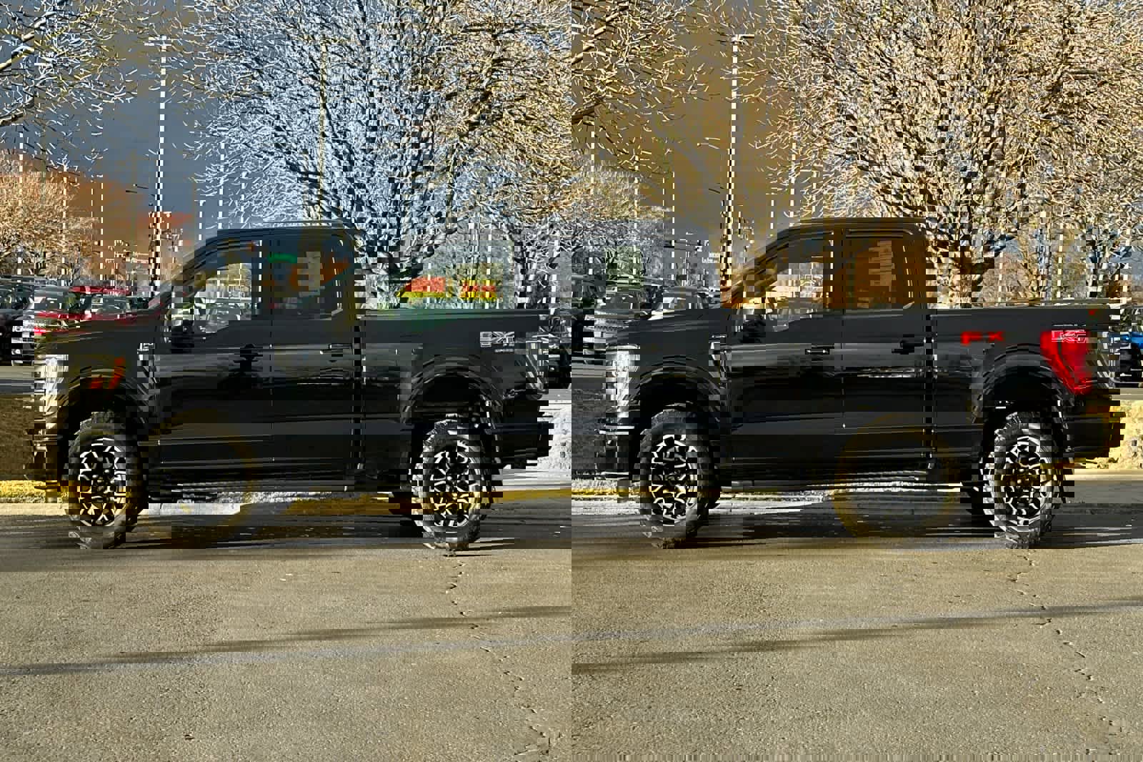 Certified 2022 Ford F150 XLT w/ Equipment Group 302A High image 5