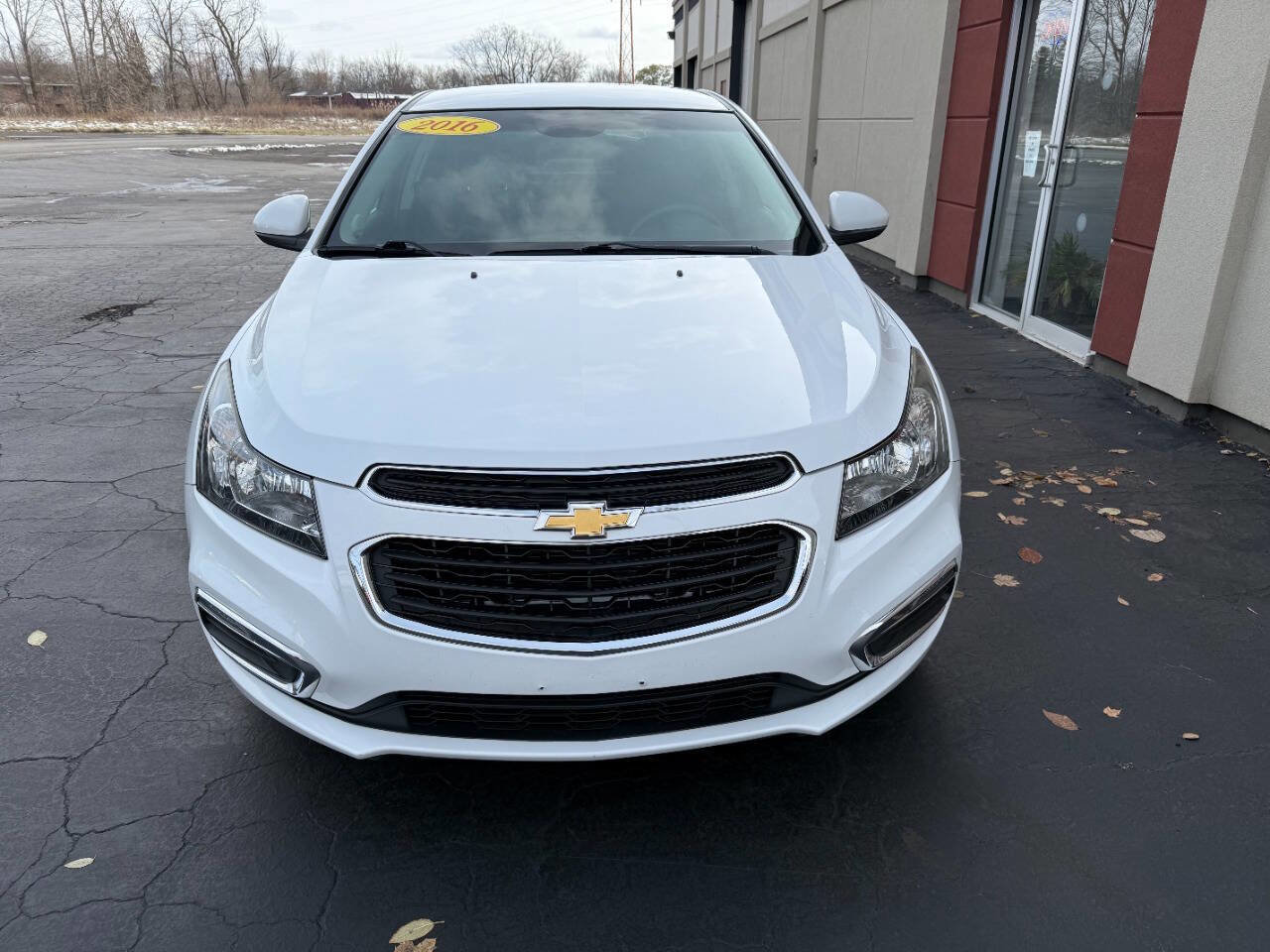 Used 2016 Chevrolet Cruze LT image 2