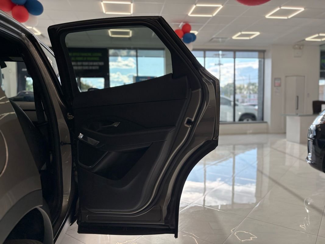 Used 2022 Jaguar E-PACE SE image 38