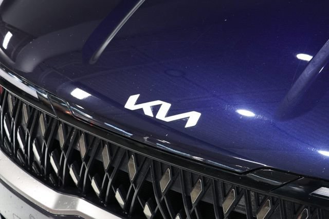 Used 2025 Kia Carnival FWD image 12