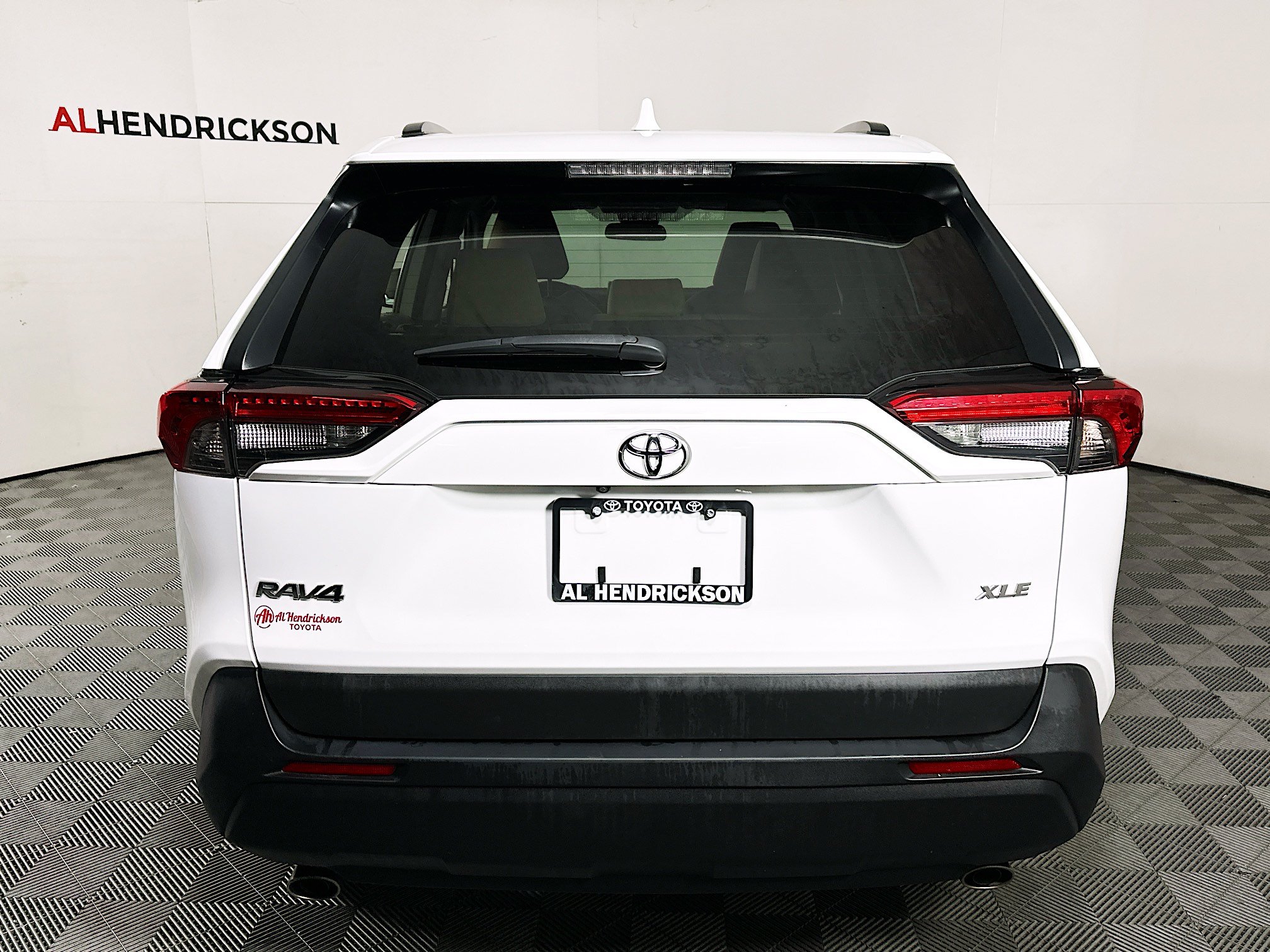 Used 2024 Toyota RAV4 XLE FWD image 4