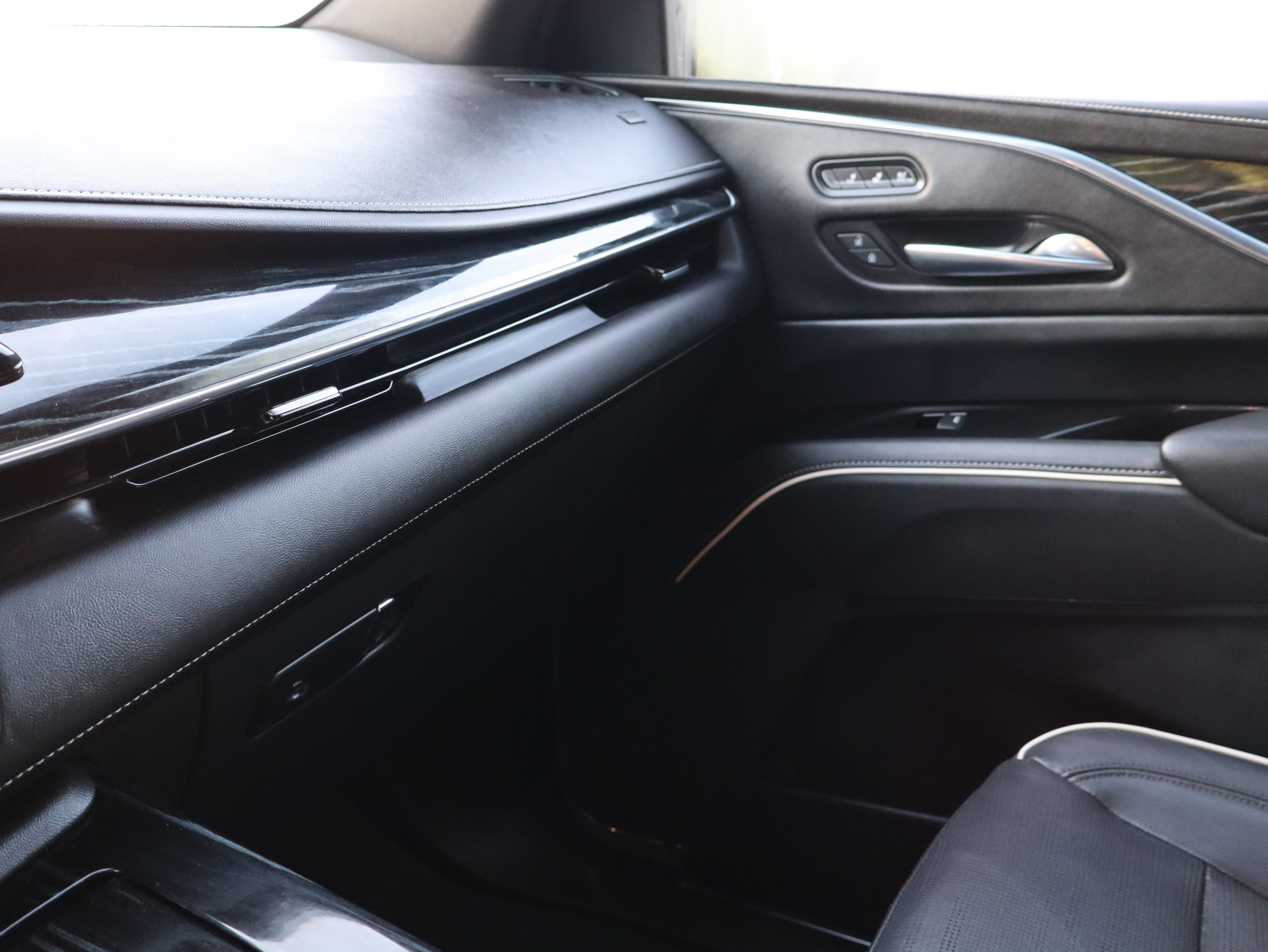 Certified 2022 Cadillac Escalade Sport RWD image 40