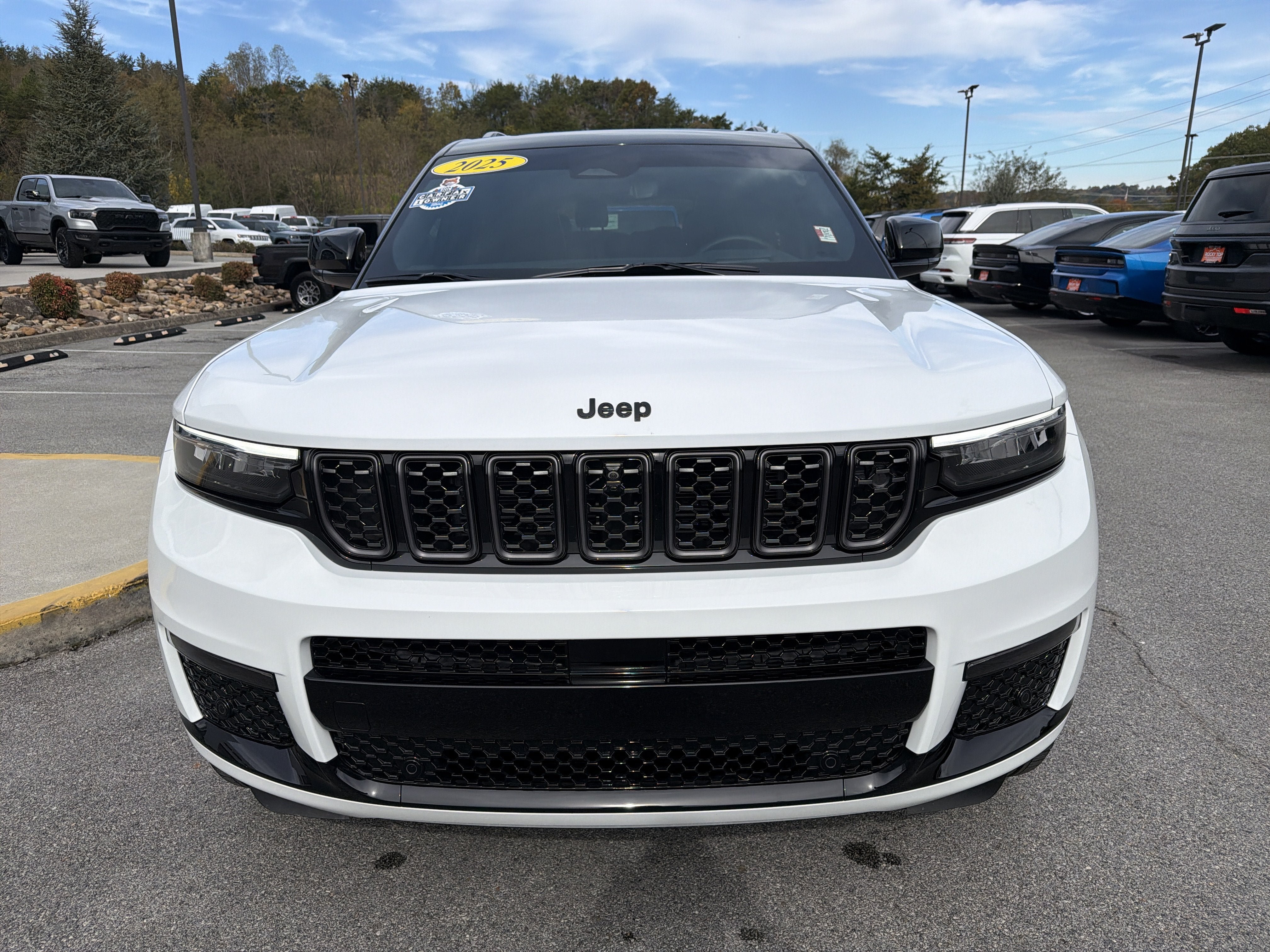 Used 2025 Jeep Grand Cherokee L Summit AWD/4WD image 3