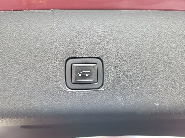 Used 2023 Chevrolet Traverse LT image 17