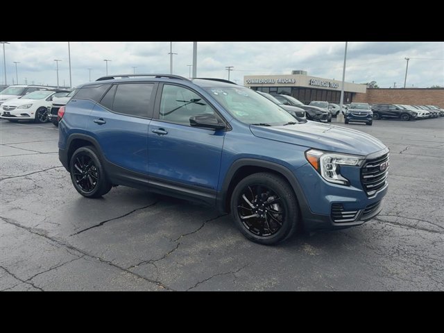 Certified 2024 GMC Terrain SLE w/ Driver Convenience Package FWD image 2