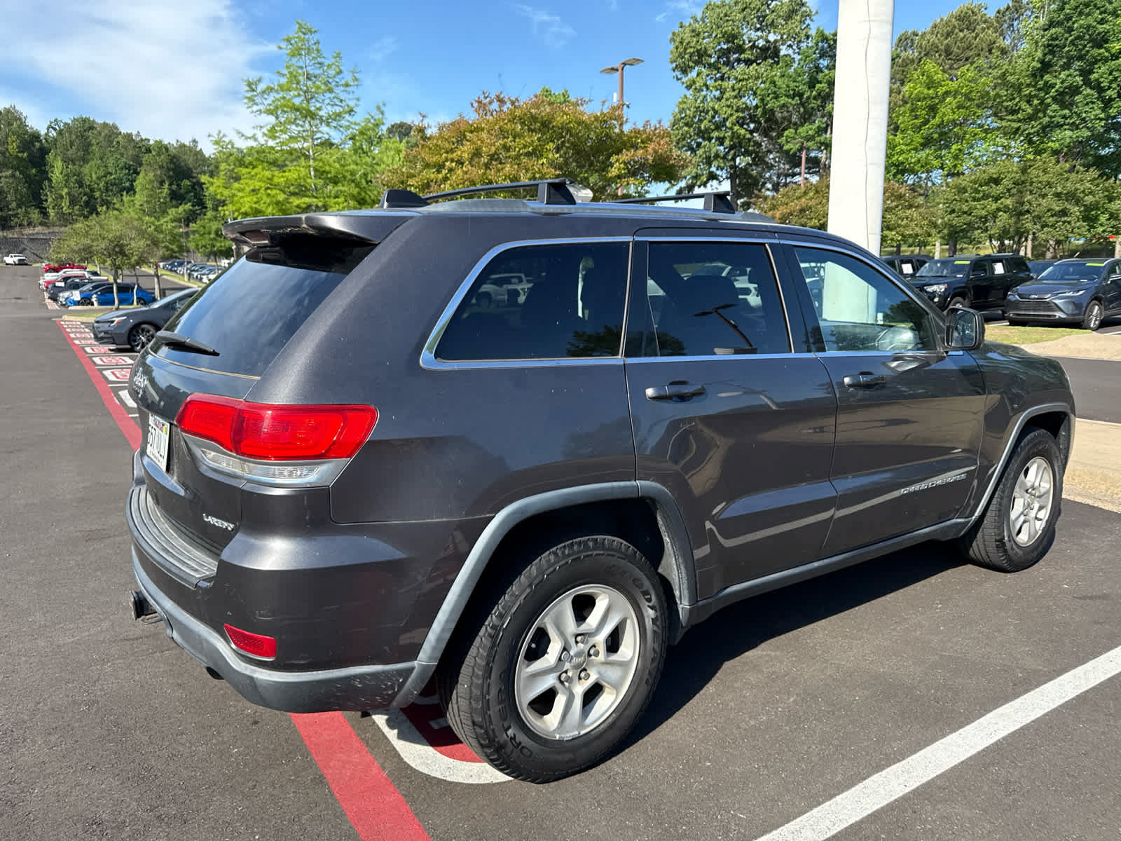 Used 2015 Jeep Grand Cherokee Laredo w/ Quick Order Package 23E AWD/4WD image 3