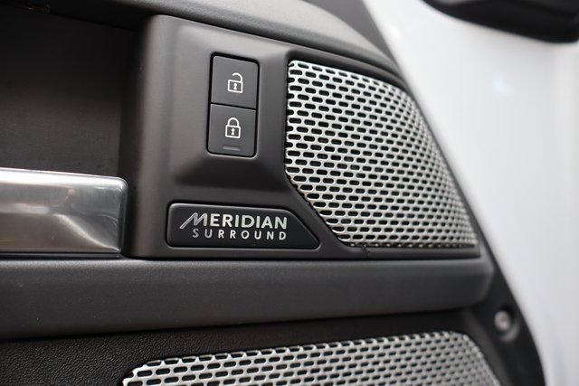 Used 2023 Land Rover Defender 130 X-Dynamic SE AWD/4WD image 11