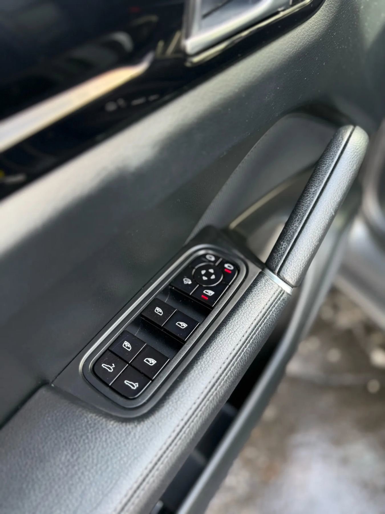 Used 2021 Porsche Cayenne Sport Utility 4D image 34