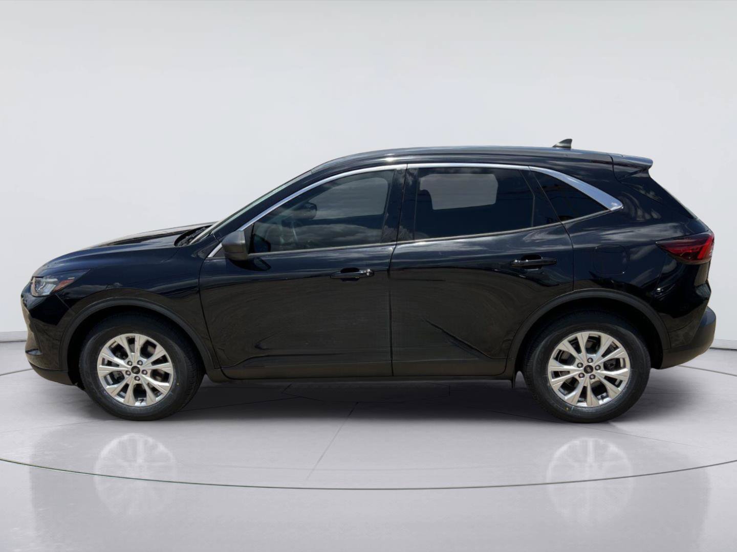 Used 2023 Ford Escape Active w/ Tech Pack #1 FWD image 6