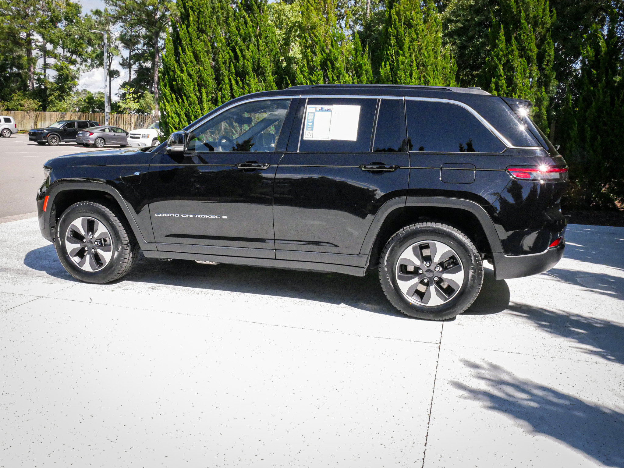 Used 2024 Jeep Grand Cherokee Limited 4xe AWD/4WD image 7