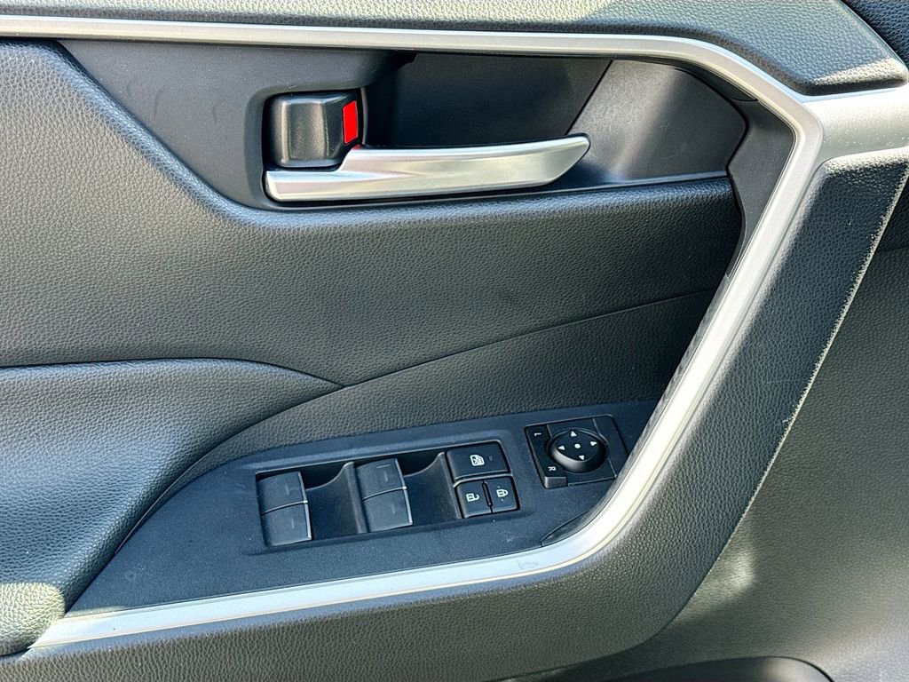 Used 2023 Toyota RAV4 XLE Premium image 18