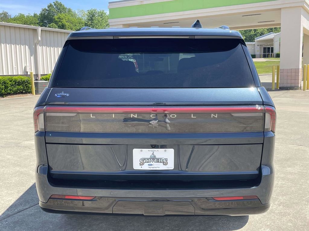 Certified 2025 Lincoln Navigator L Reserve w/ Jet Appearance Package AWD/4WD image 4